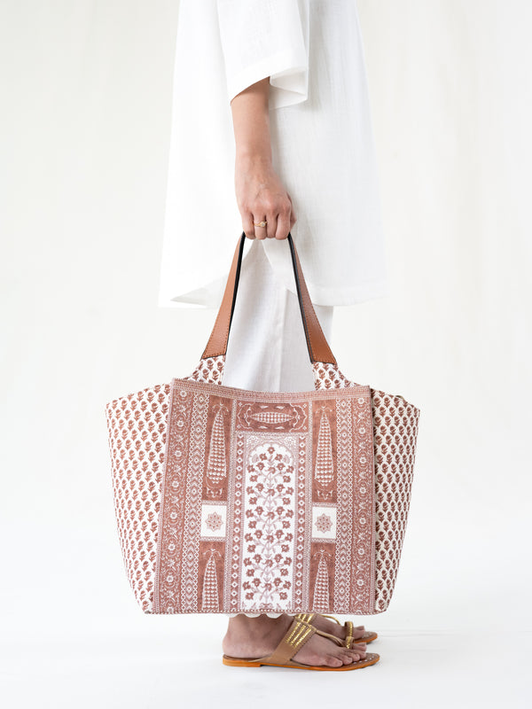The Classic Tote - Caramel Brown